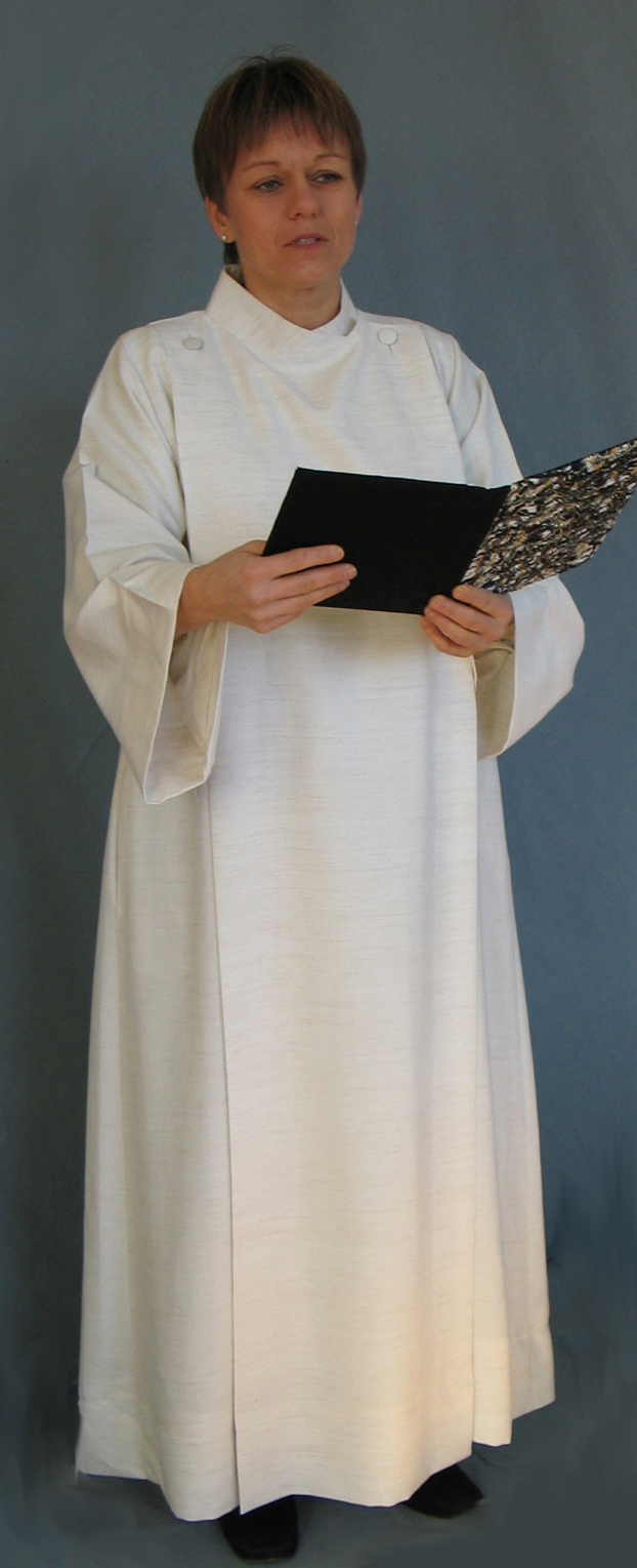 Lektorin mit Albe