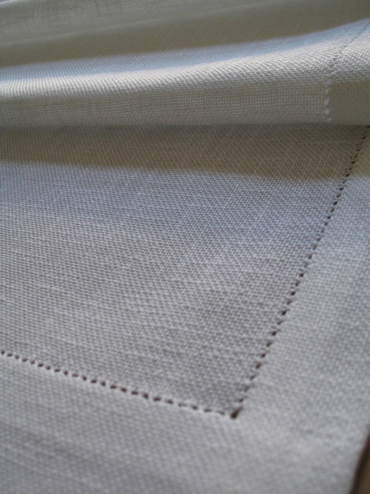 Ausschnitt aus Altardecke mit Handholsaum