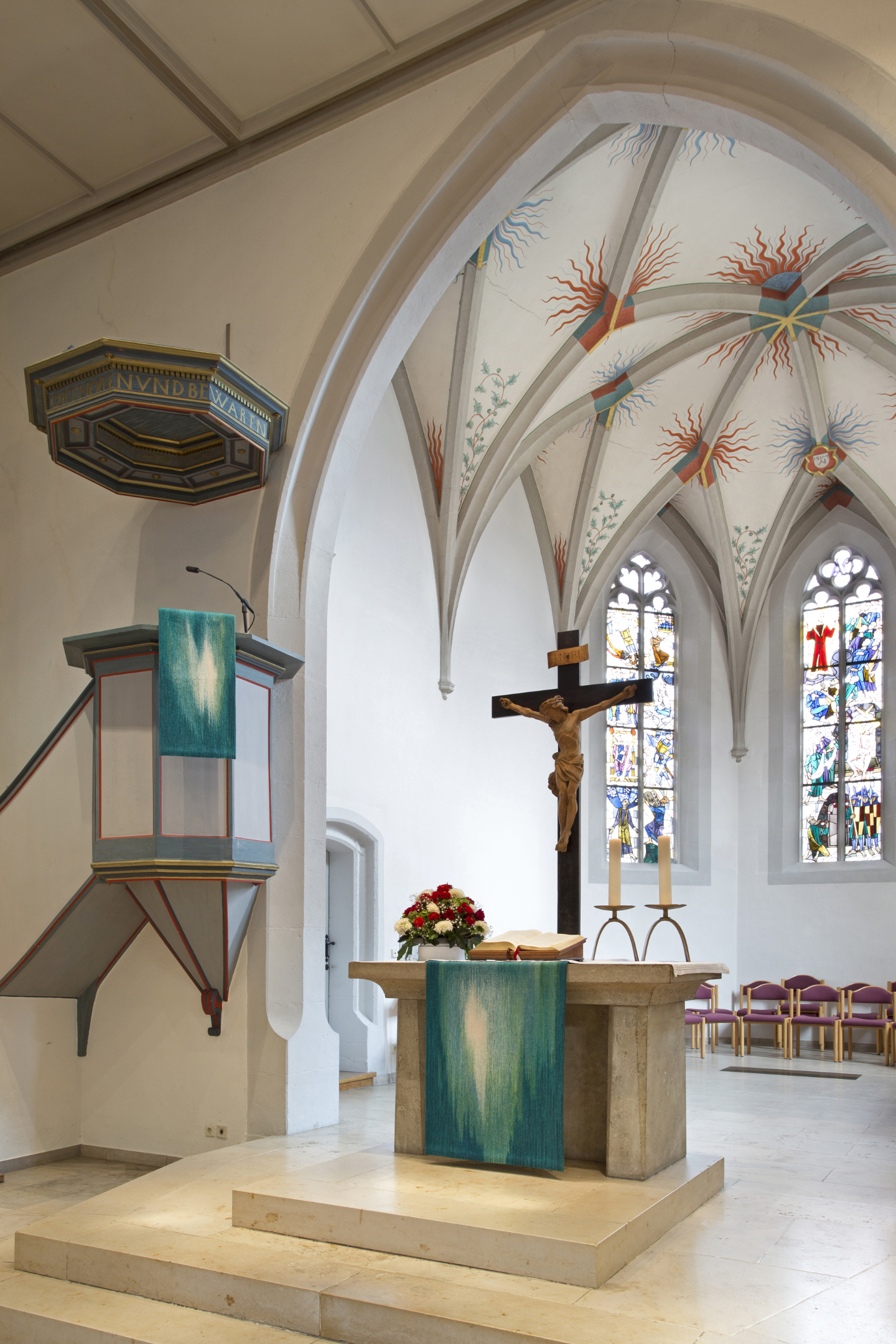 Grünes Altar- und Kanzelparament in der Jakobuskirche in Bernhausen