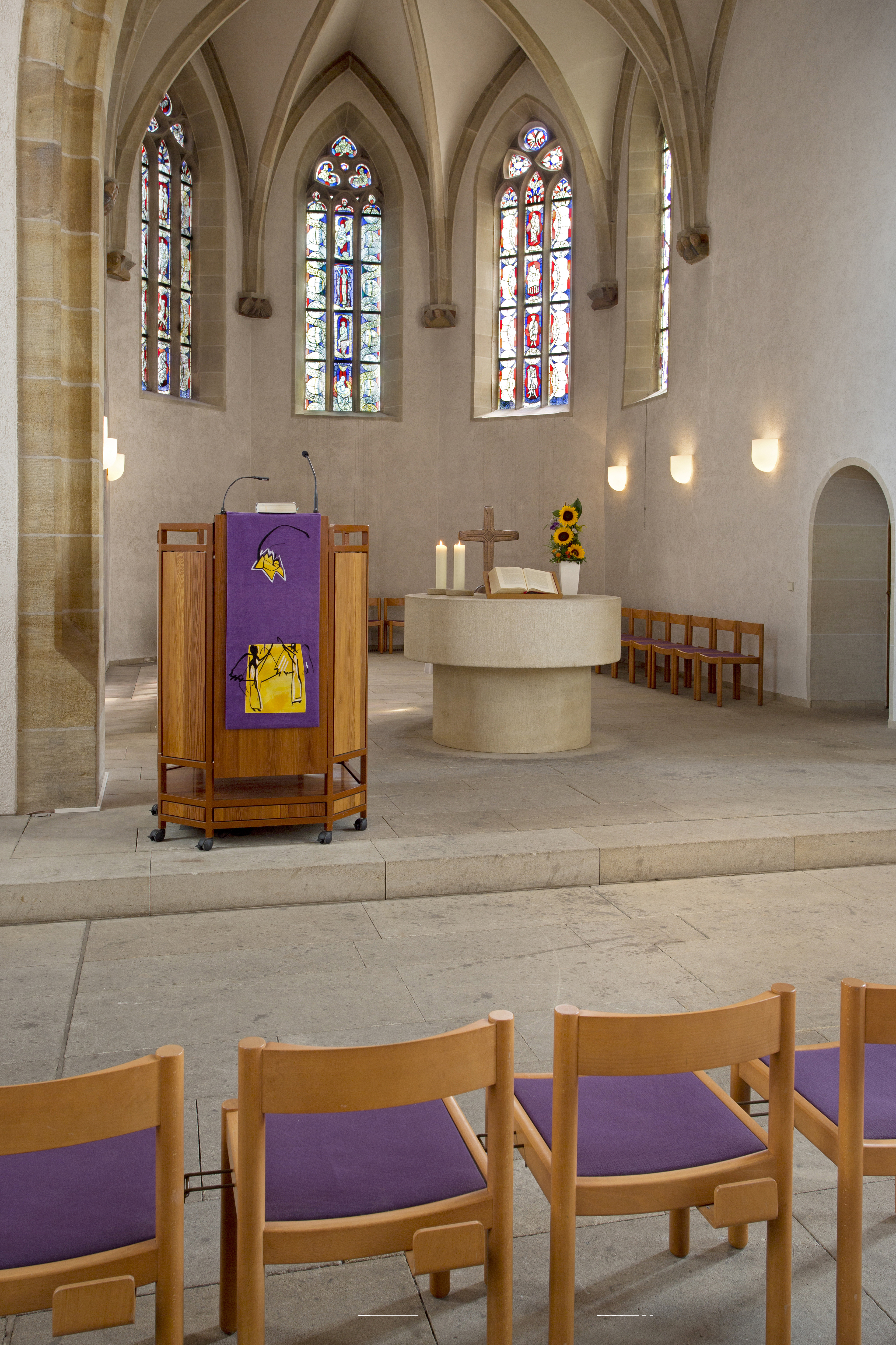 Violettes Kanzelparament in der Stadtkirche in Böblingen