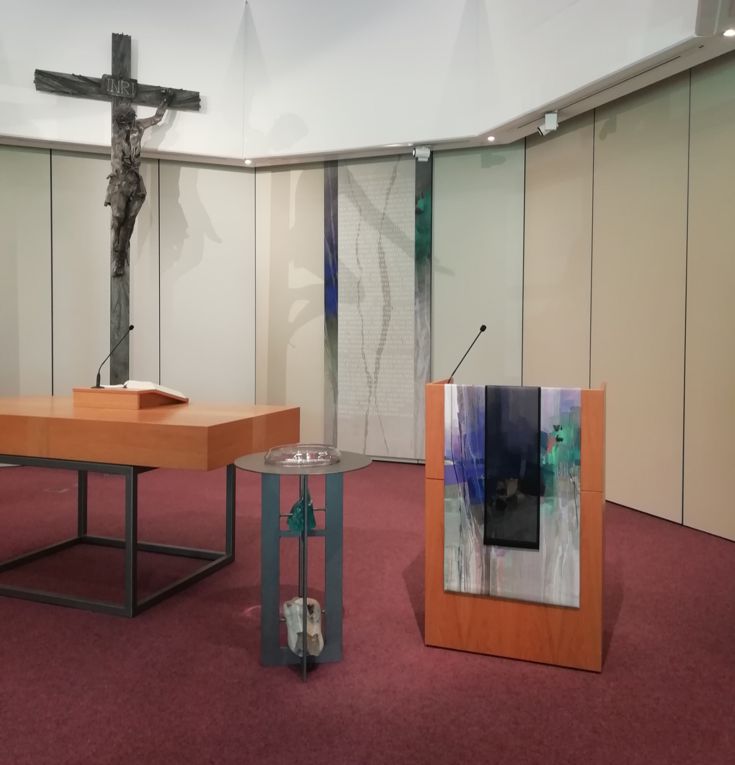Rückwandgestaltung und Lesepultparament für Burgdorf