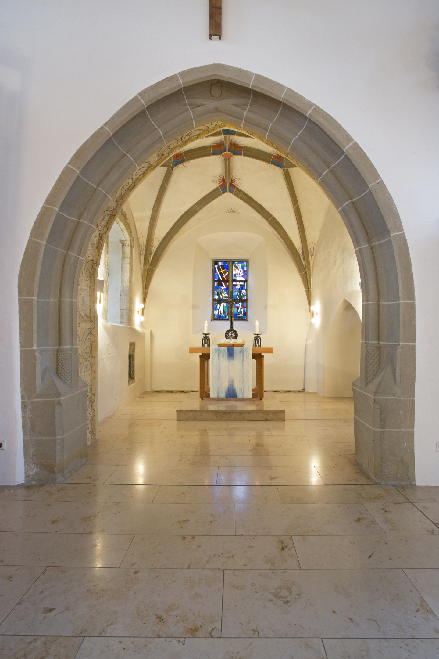 weißes Altarparament für die ev. Kirche in Hirschlanden